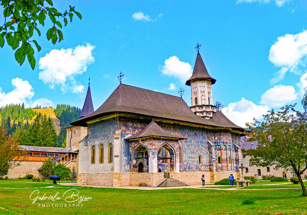 fotografie sedinte foto editare botez obiective turistice evenimente scolare manastirea sucevita turism bucovina